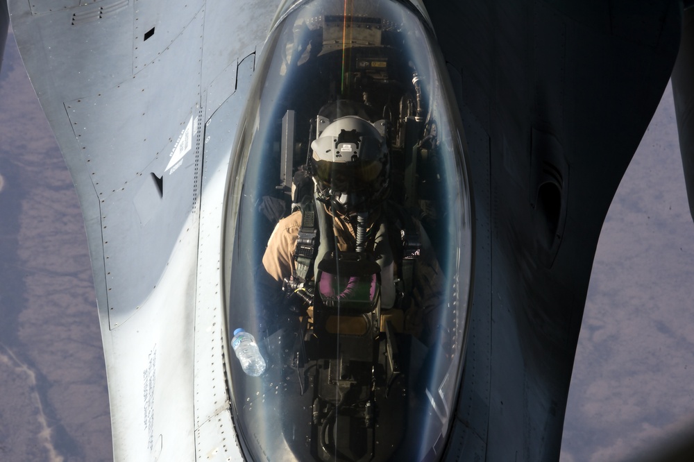 28th EARS refuels F-16s over Iraq