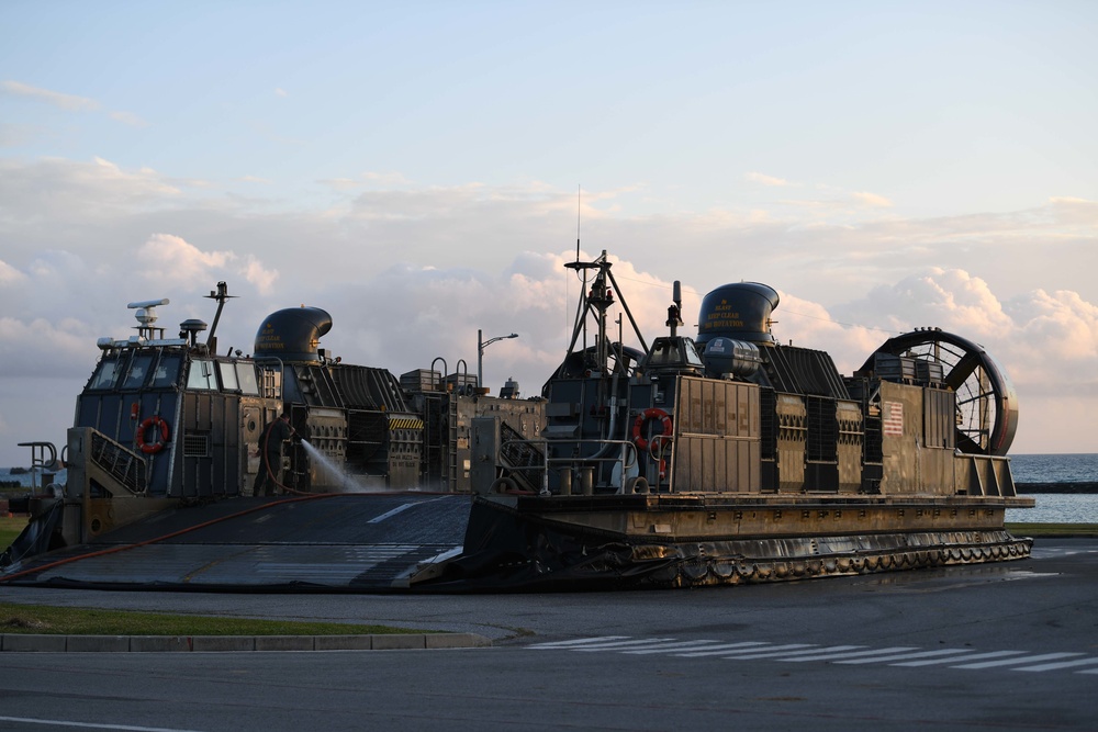 USS Green Bay (LPD 20) LCAC Operations