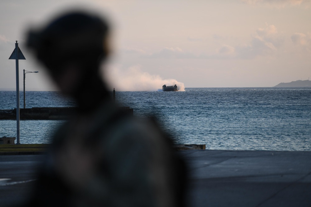 USS Green Bay (LPD 20) LCAC Operations