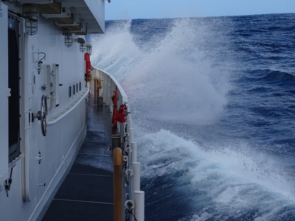 Imagery Release: Coast Guard cutter crew assists in search for missing person off Waimea Bay
