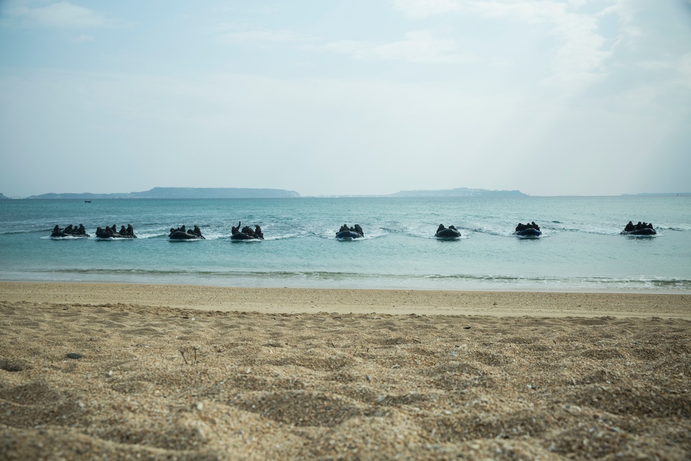 31st MEU and ARDB conduct integrated bilateral small-boat raid