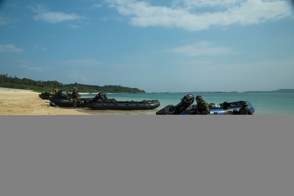 31st MEU and ARDB conduct integrated bilateral small-boat raid