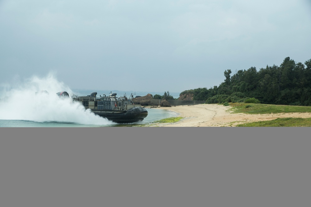 31st MEU and ARDB conduct integrated bilateral small-boat raid