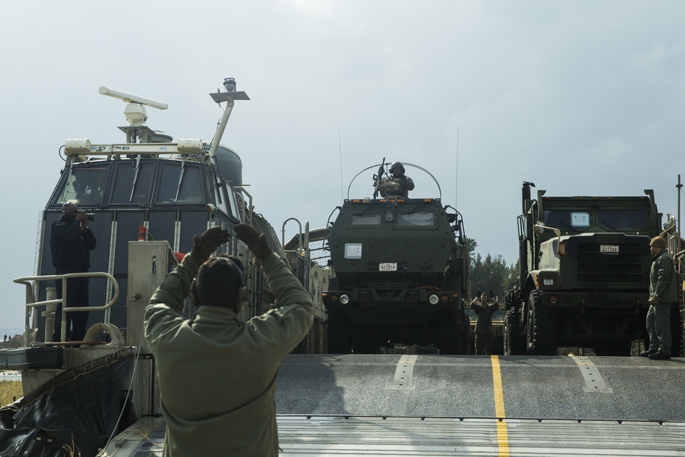 31st MEU and ARDB conduct integrated bilateral small-boat raid