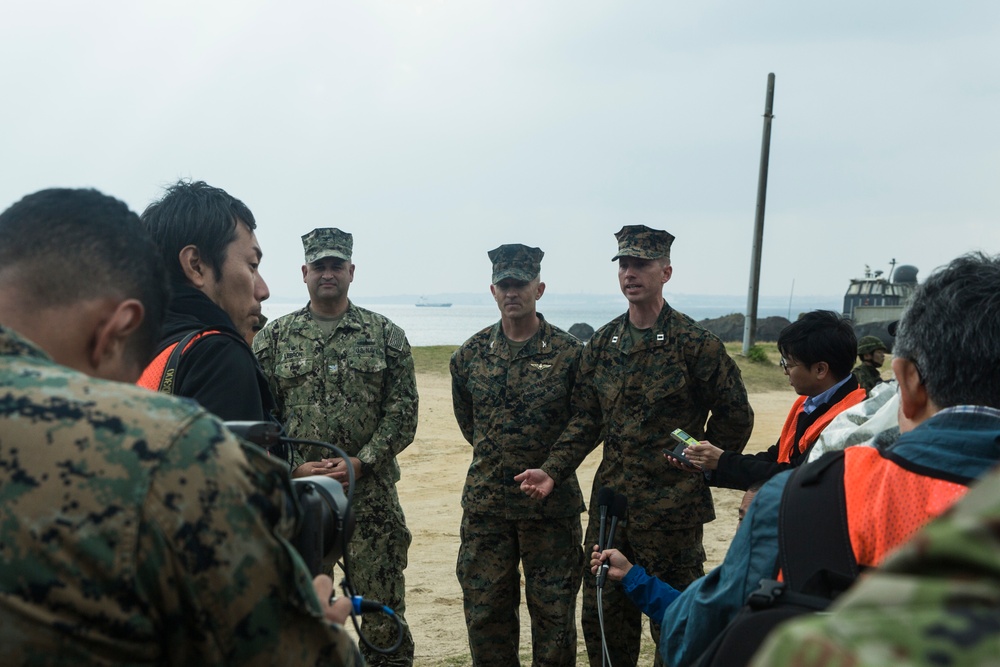 31st MEU and ARDB conduct integrated bilateral small-boat raid
