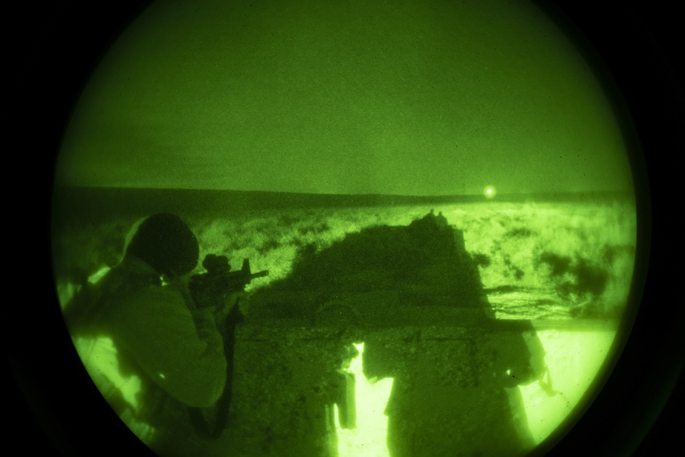 Qwat al-Khasah shoot during night live fire