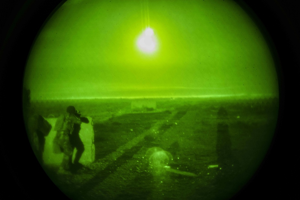 Qwat al-Khasah shoot during night live fire