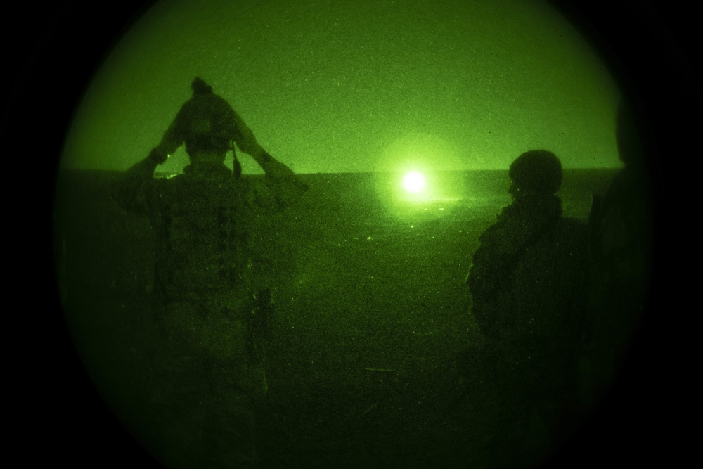 Qwat al-Khasah shoot during night live fire