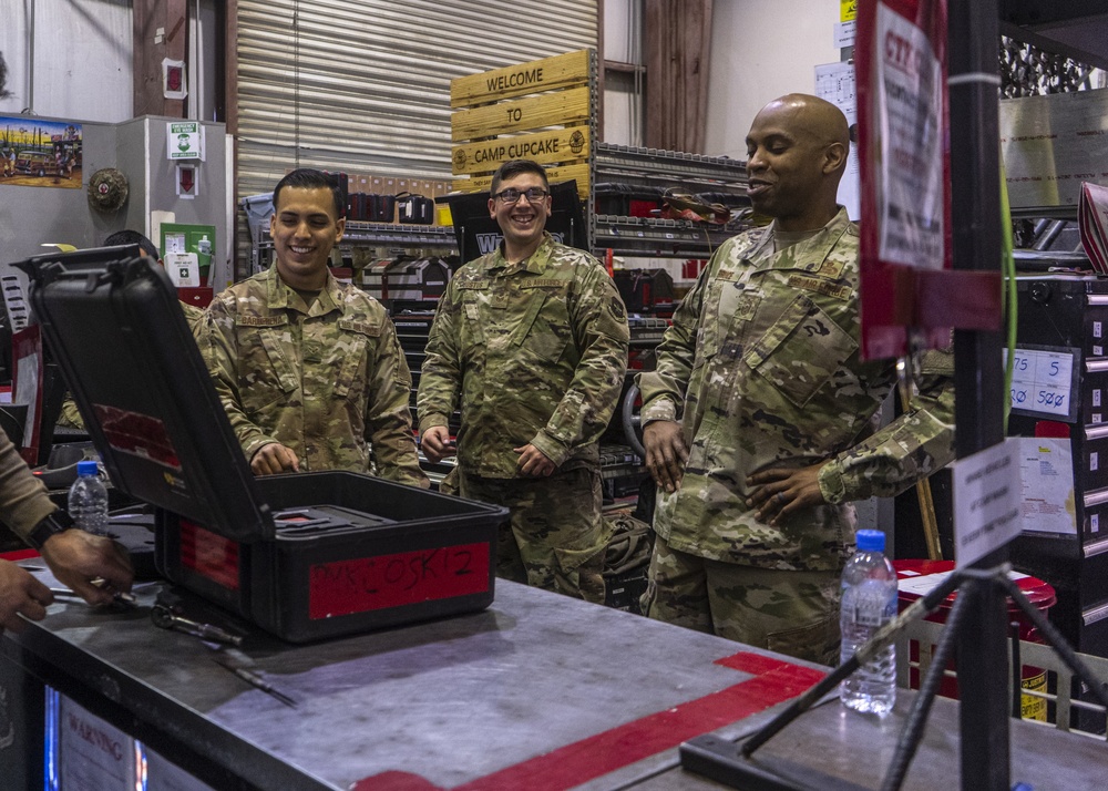 379 AEW command chief visits 385 EAMXS