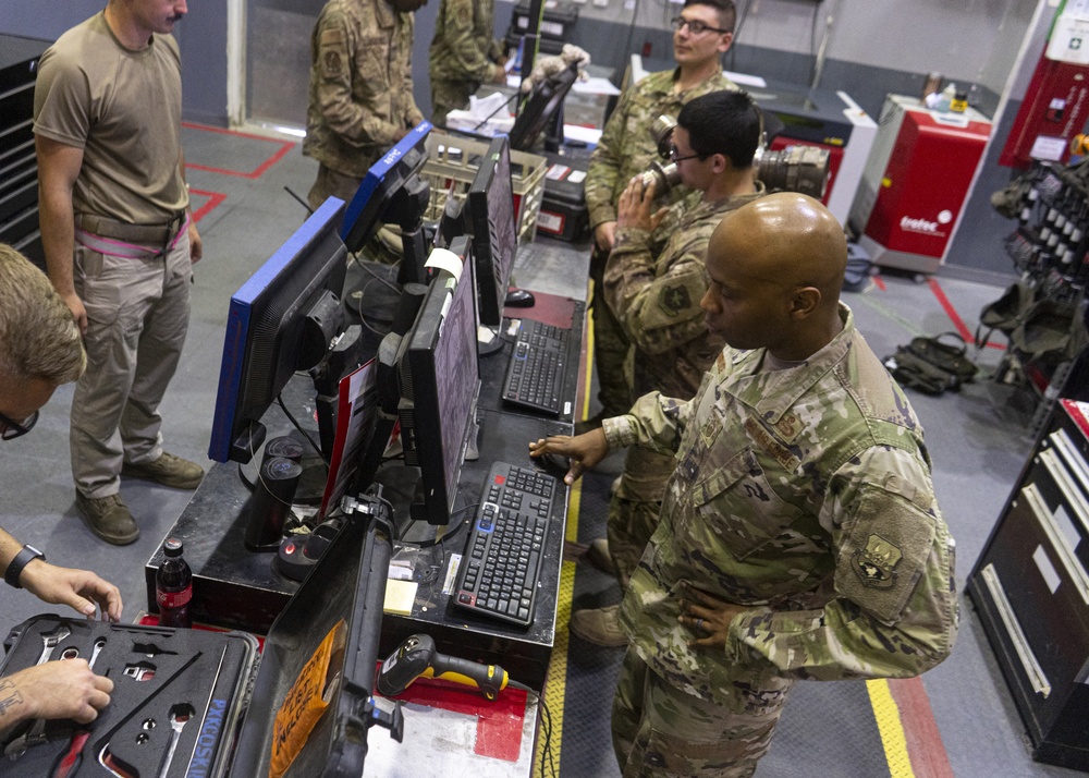 379 AEW command chief visits 385 EAMXS