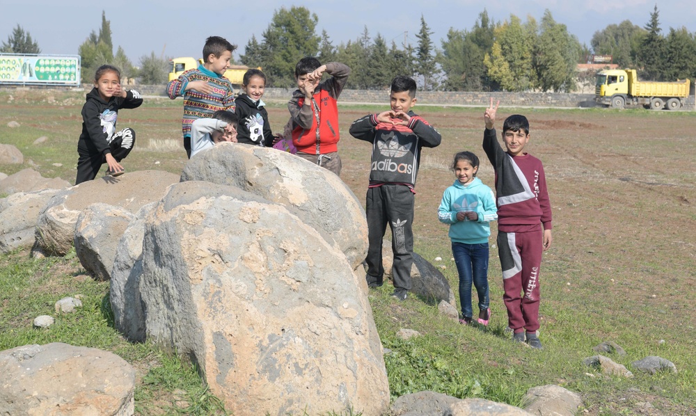 Children Greet U.S. Army