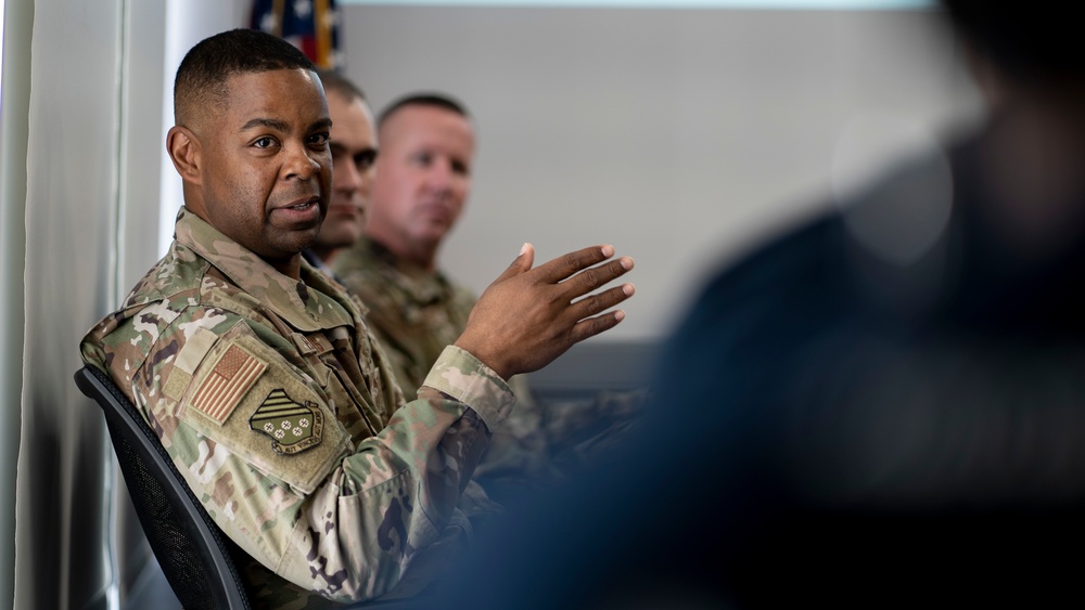 1st Fighter Wing leadership visits recruiting station