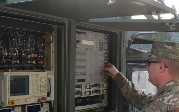 198th Expeditionary Signal Battalion Provide Contingency Communications
