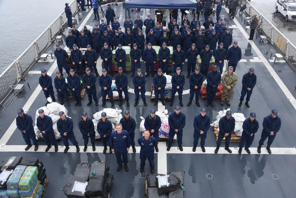 Coast Guard Cutter Munro conducts drug offload in San Diego