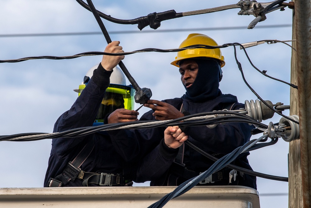 436th CES Airman replace wire splices
