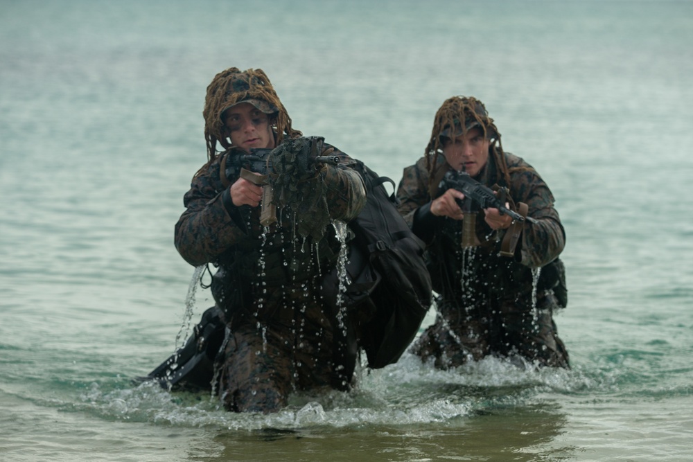 31st MEU Marines and Japan ARDB service members conduct simulated small boat raid