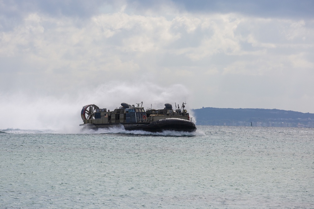 31st MEU HIMARS strike from the sea