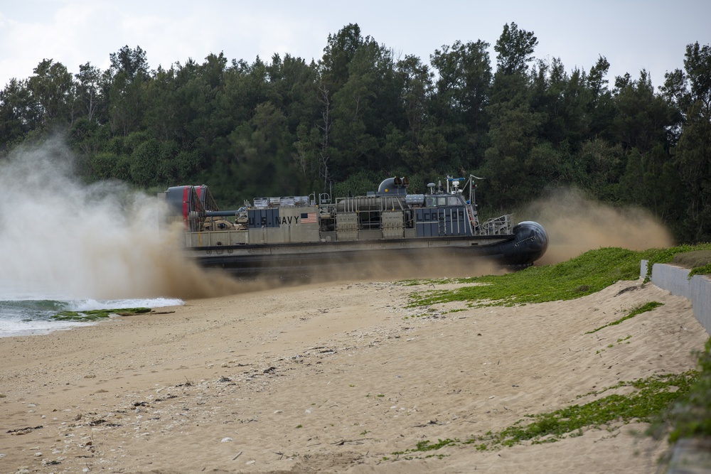 Strike from the Sea: 31st MEU lands HIMARS via LCAC