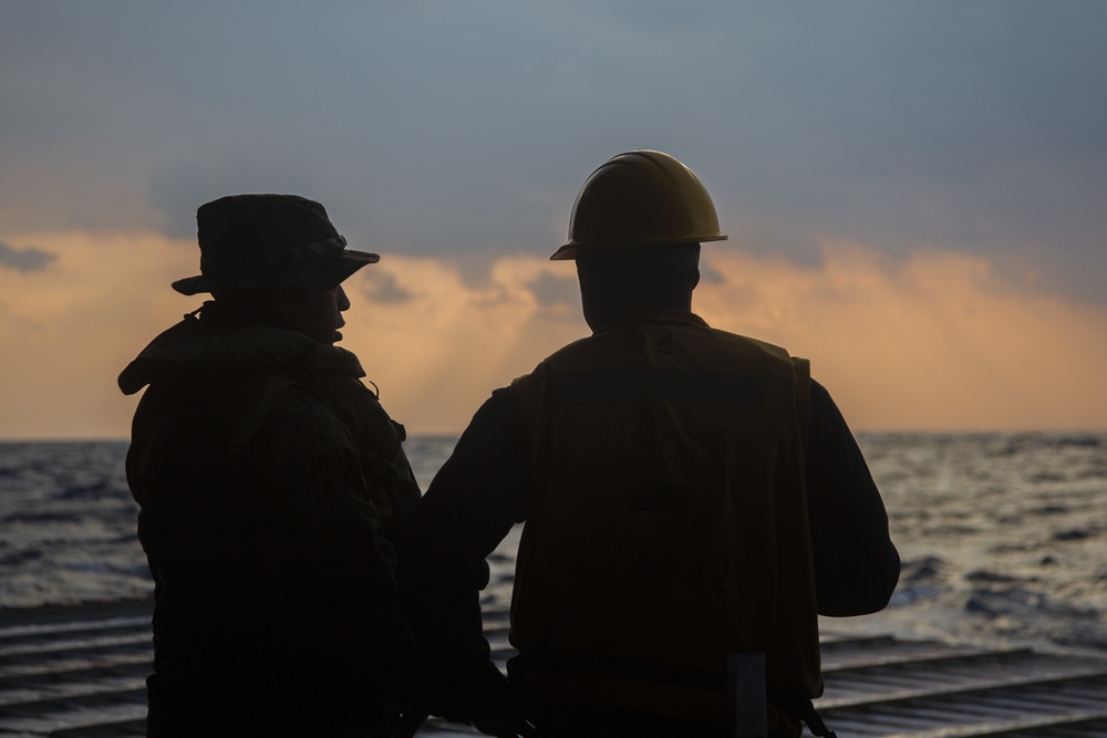 31st MEU Boat Company conducts integrated launch and recovery training