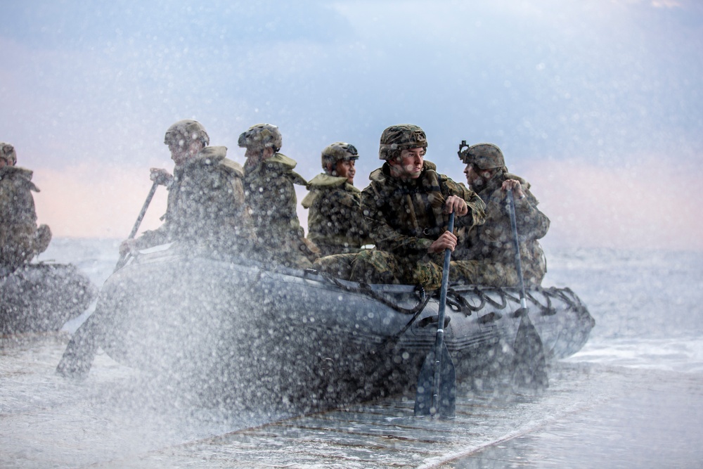 31st MEU Boat Company conducts integrated launch and recovery training