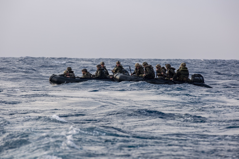 31st MEU Boat Company conducts integrated launch and recovery training