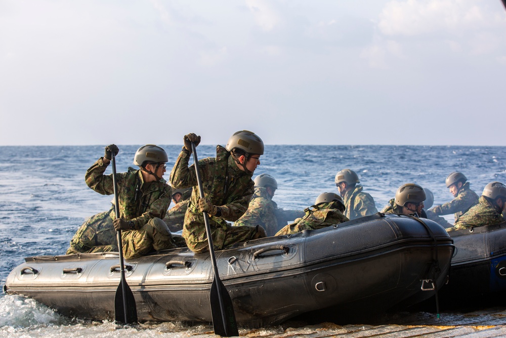 31st MEU Boat Company conducts integrated launch and recovery training