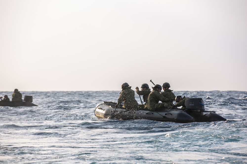 31st MEU Boat Company conducts integrated launch and recovery training