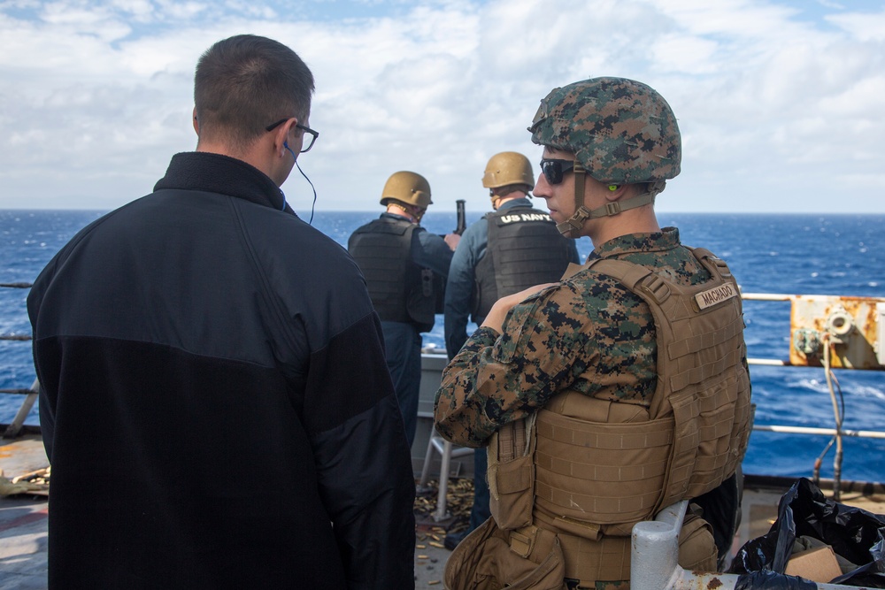 Blue-Green machine gun team: 31st MEU Marines train with Sailors on M240B