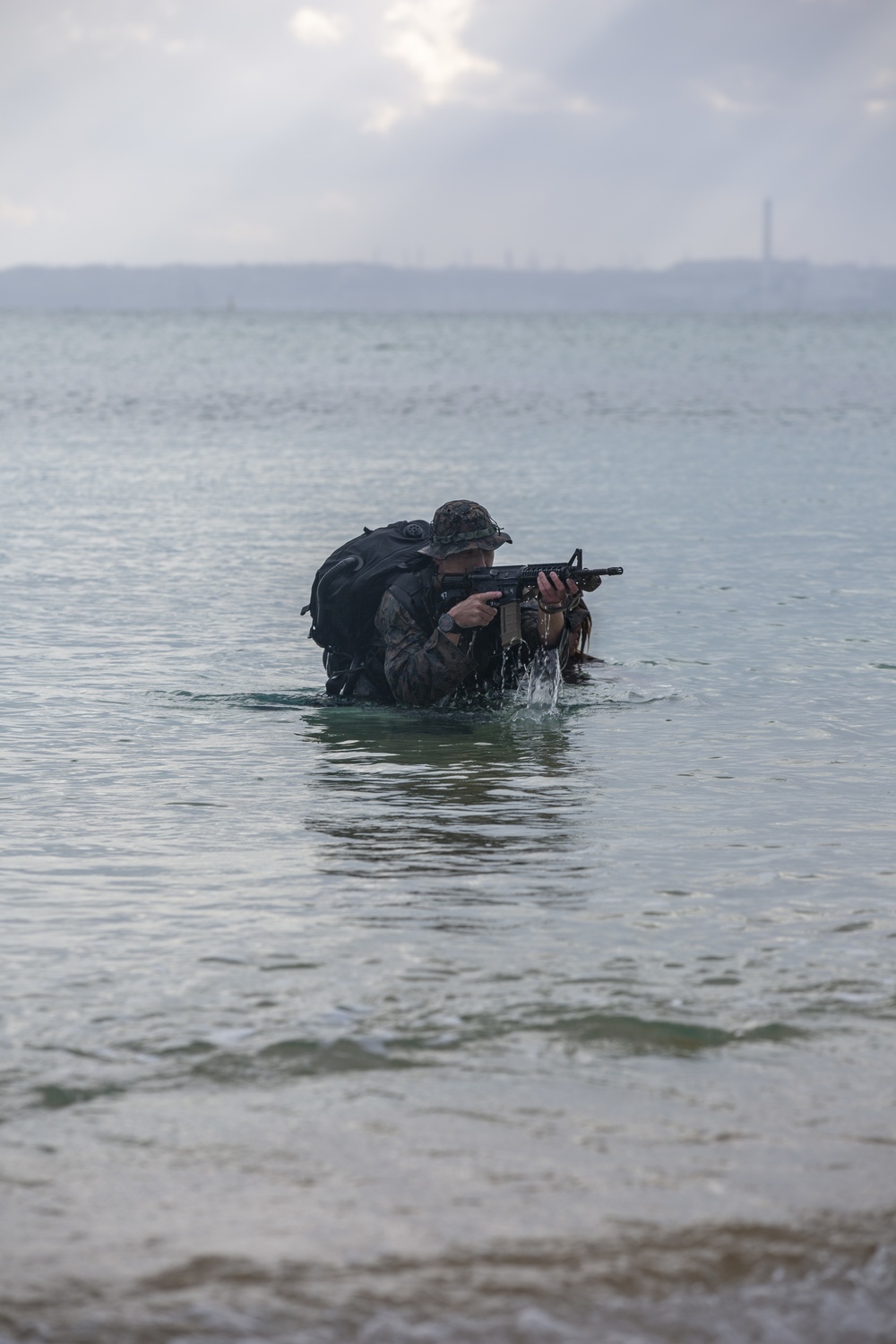 31st MEU BLT 1/5 scout swimmers conduct beach reconnaissance