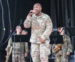 13th Army Band Salsa Group Helps Marathon Runners Find Their Rhythm