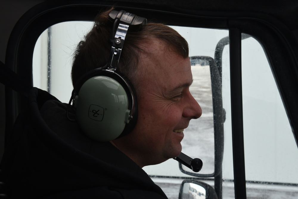 Crew chiefs prepare C-130H for takeoff