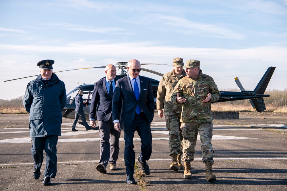 U.S. Ambassador to UK visits RAF Molesworth