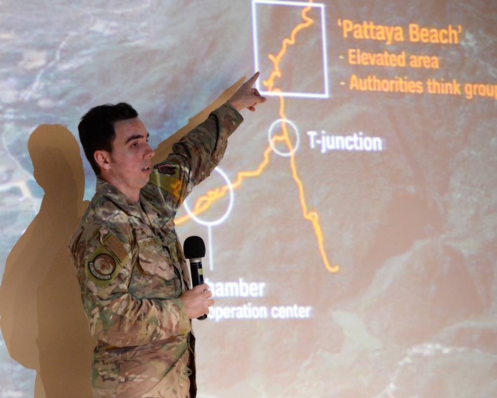 Air Force Pararescueman Speaks at the NMUSAF
