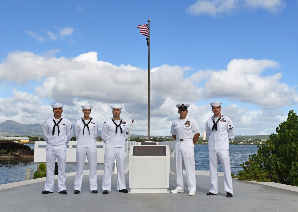 NMRTC PH Sailors Gather for World War II Veteran's Ash Scattering