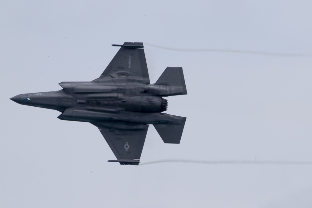 U.S. Forces showcase Fifth-Gen Fighters in Aerial Demo