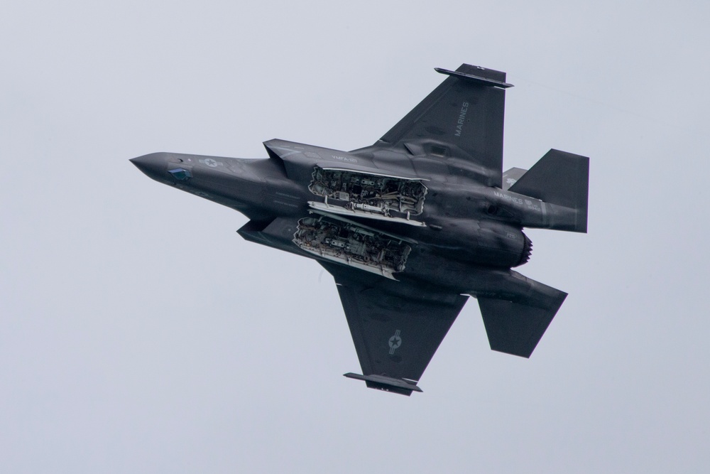 U.S. Forces showcase Fifth-Gen Fighters in Aerial Demo