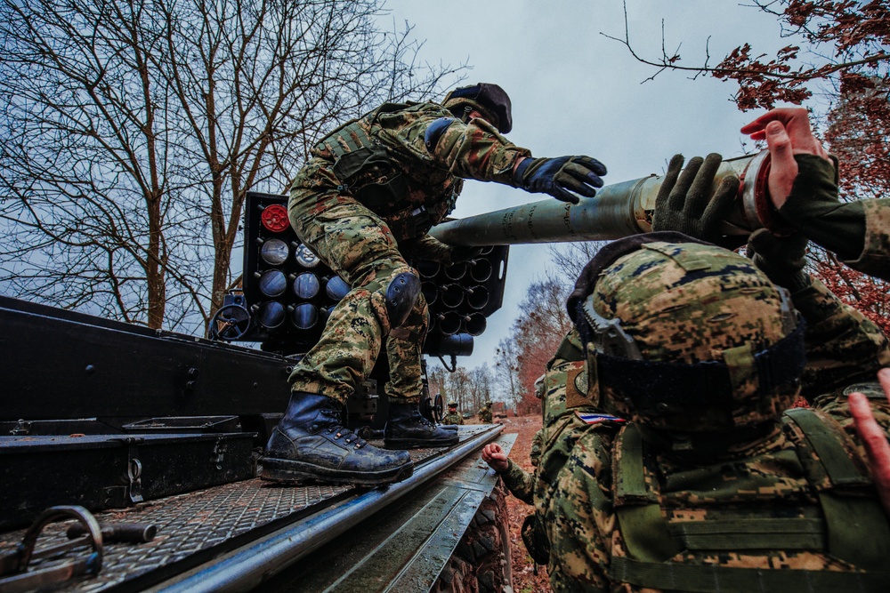 Croatian Soldiers complete live fire artillery qualification training