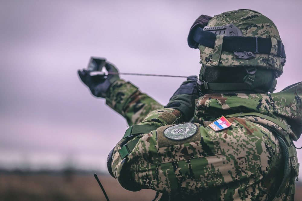 Croatian Soldiers complete live fire artillery qualification training