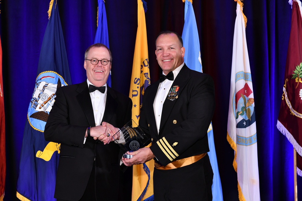 Commander Rob Lippy Receives the Allied Health Leadership Excellence Award
