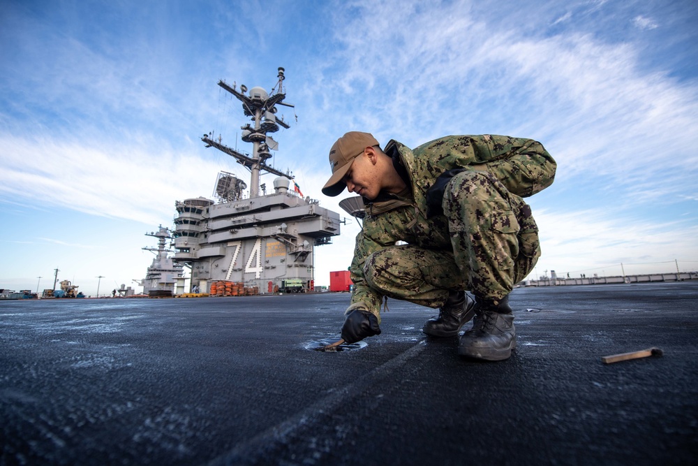 U.S. Sailor maintains padeyes