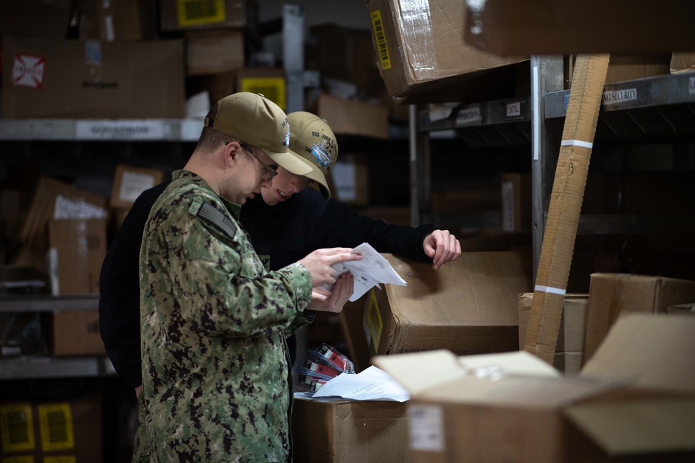 U.S. Sailors handel supplies