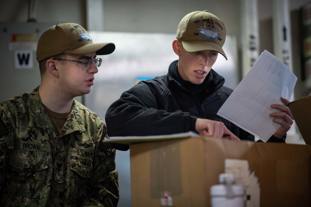 U.S. Sailors handel supplies