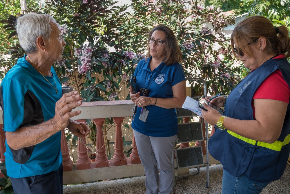 FEMA Teams Register Earthquake Survivors in Guánica