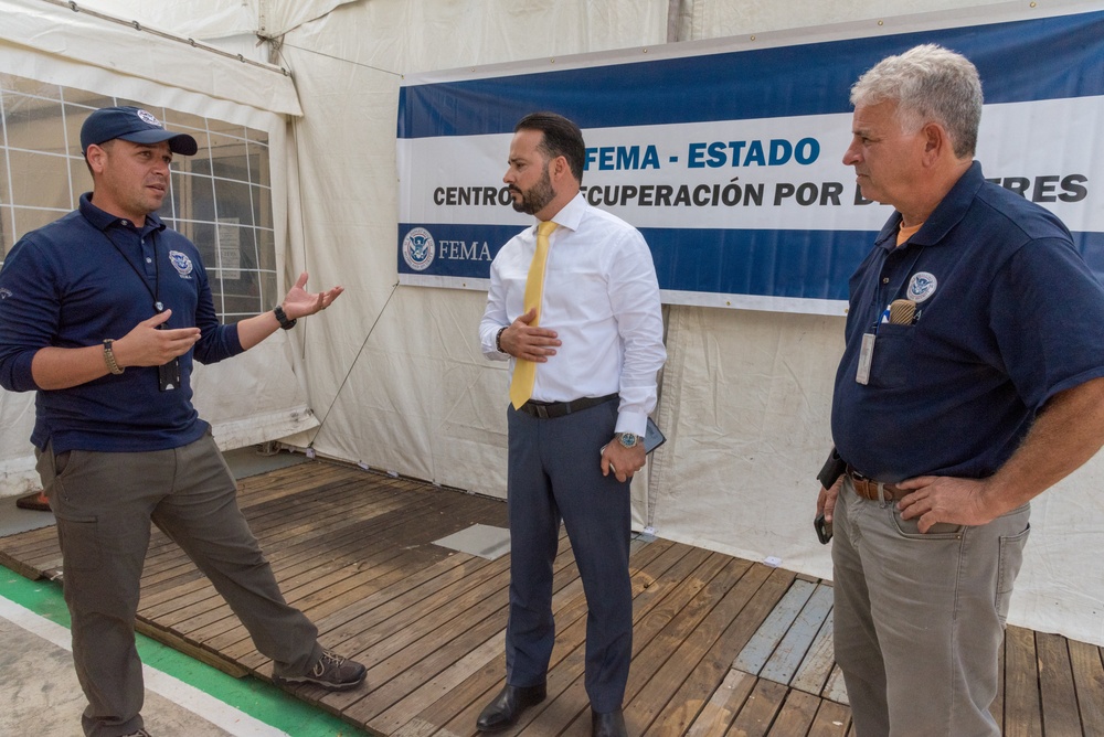 Mayor of Villalba Visits FEMA Disaster Recovery Center