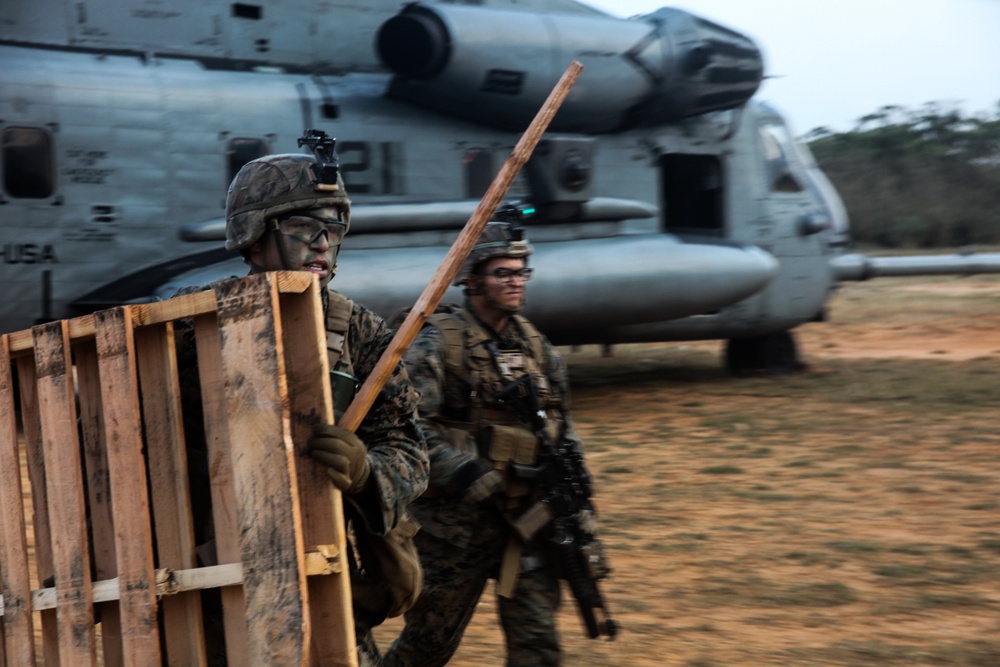 31st MEU establishes a FARP