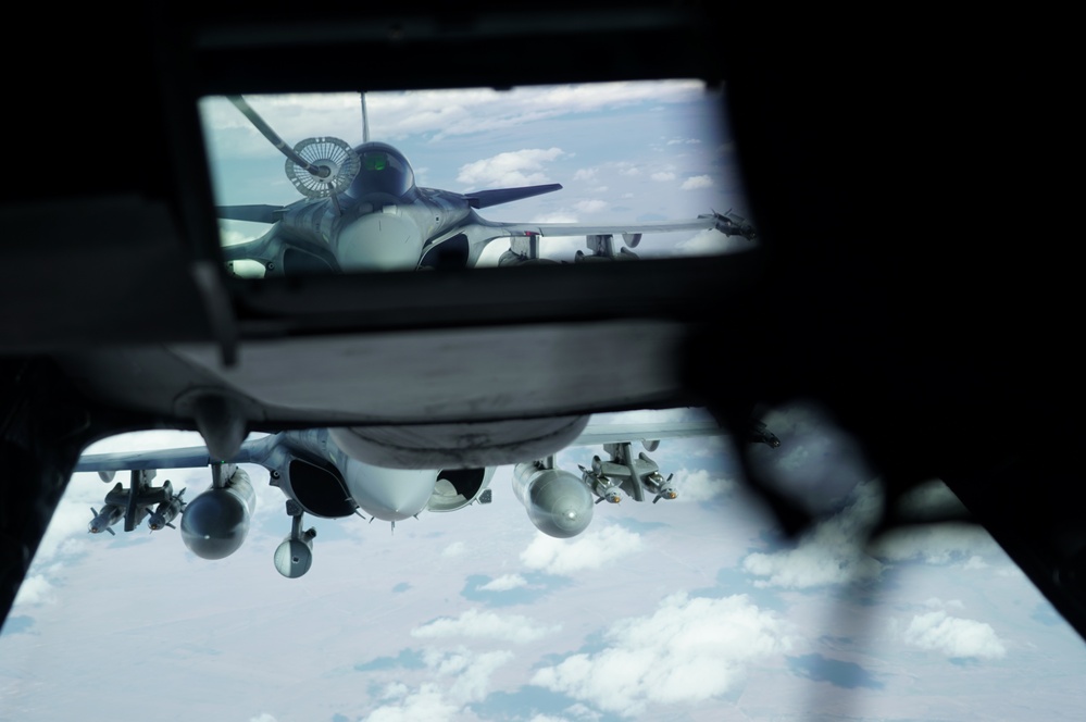 908th EARS fuels French Armée de l'Air Rafale (01 of10)