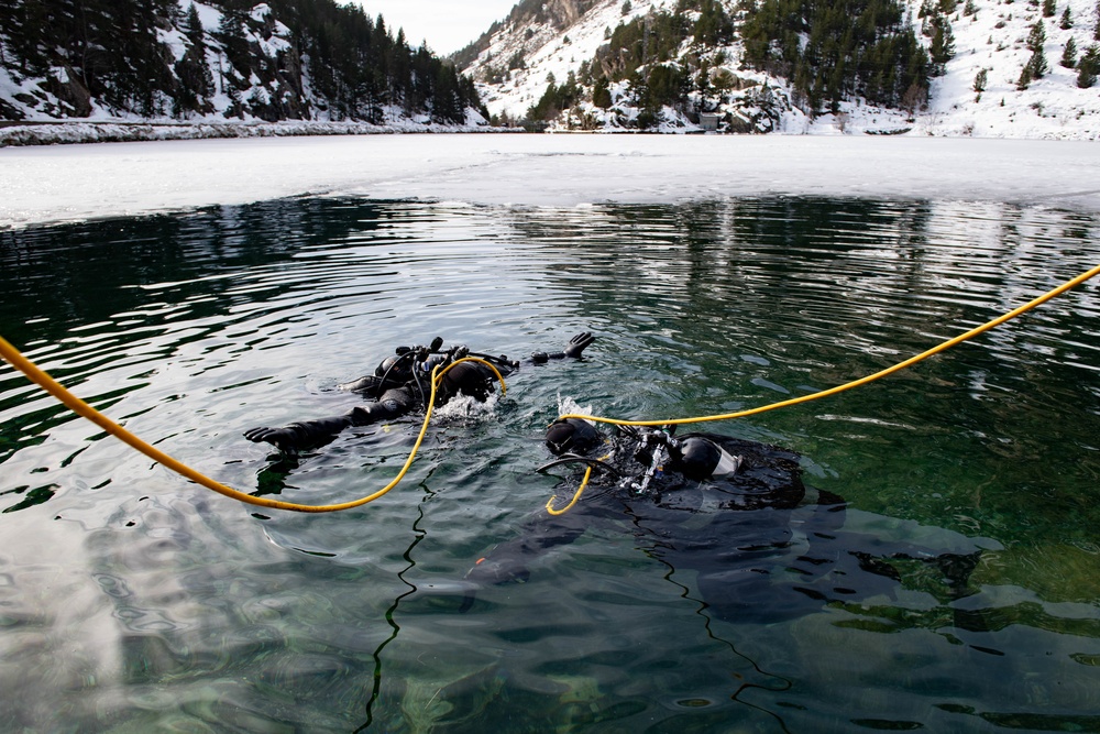 U.S. and Spanish service members conduct annual bi-lateral ice dive training