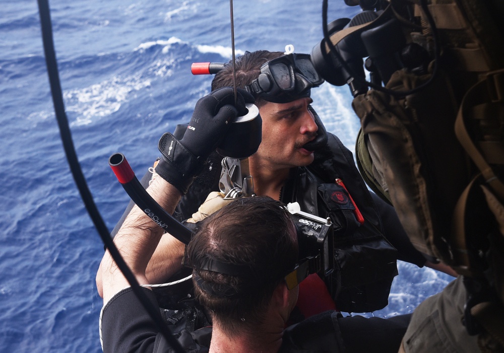 USS Blue Ridge Sailors Conduct SAR Training with &quot;Golden Falcons&quot;