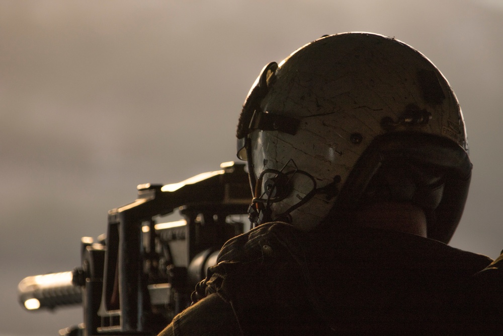 HMH-464 conducts external cargo lifts