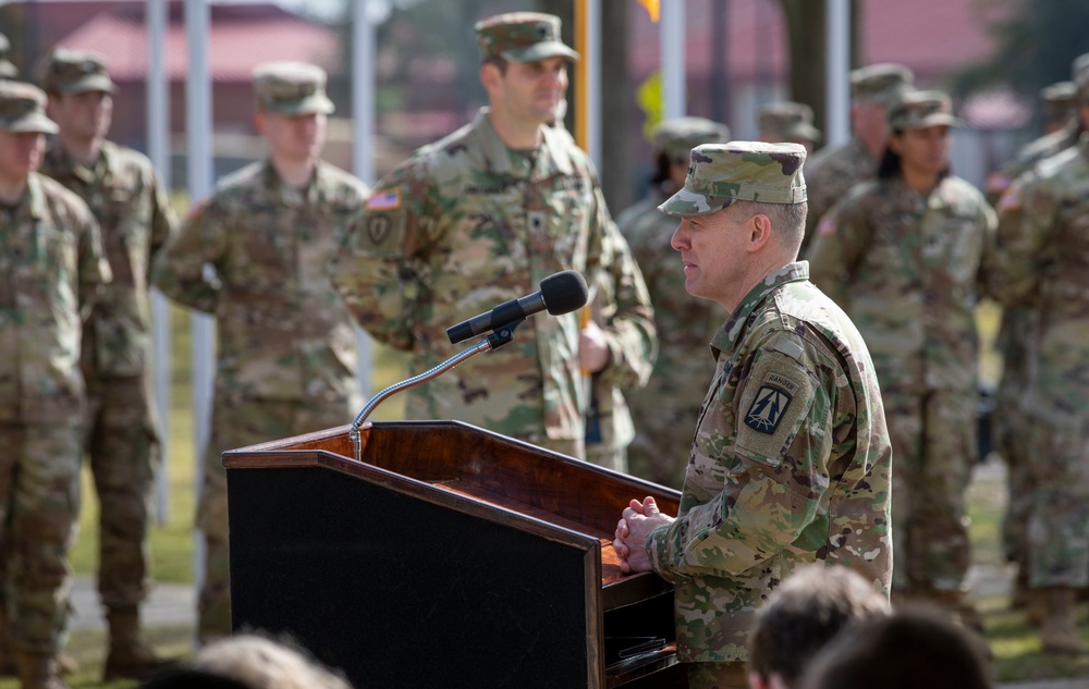 Army Reserve Signal Command Welcomes New Leader